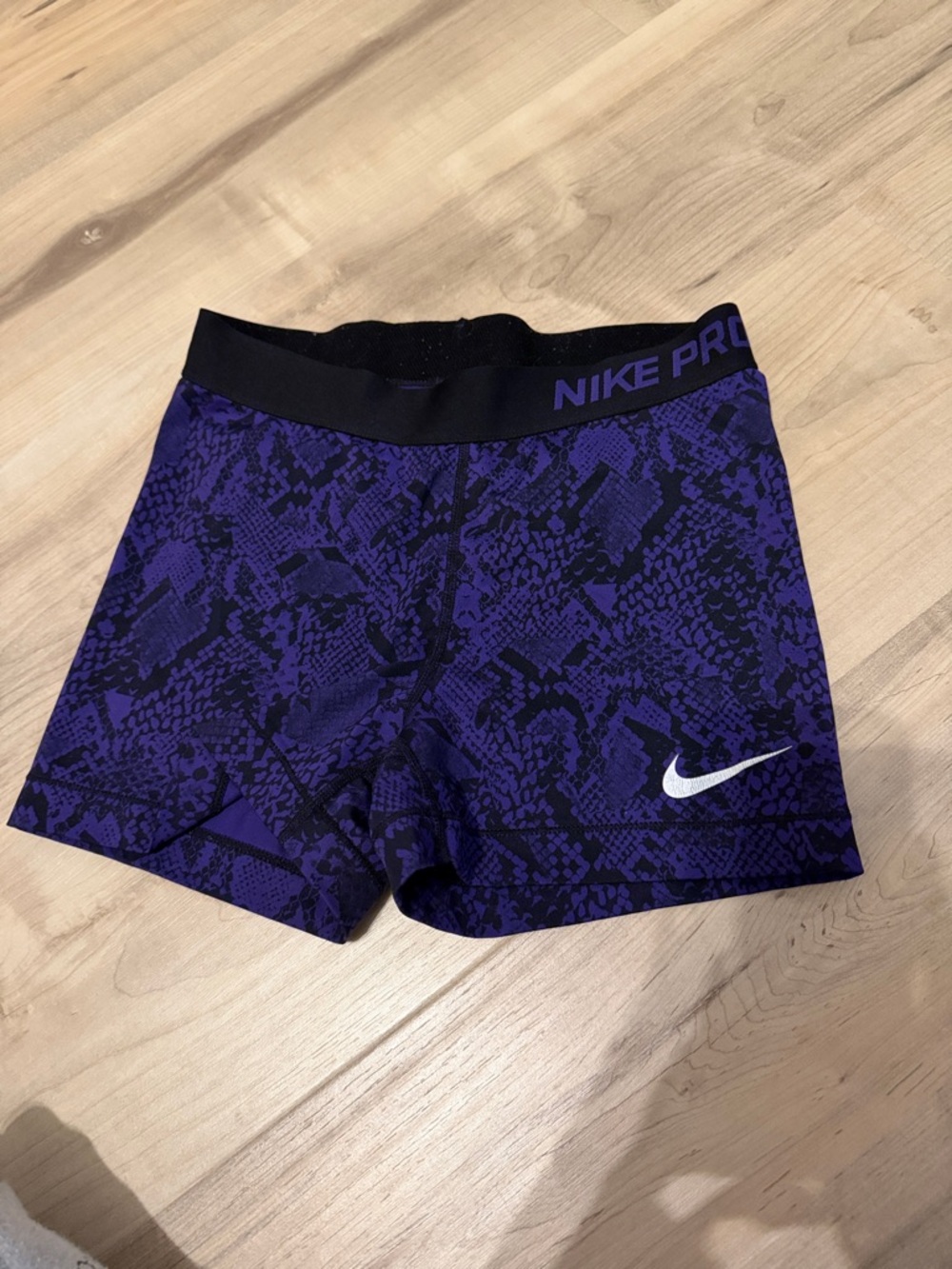 size medium black and purple patterned dri-fit nike pros